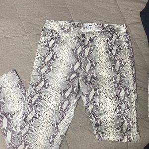 FASHIONNOVA MEN SNAKE SKIN PRINT PANT